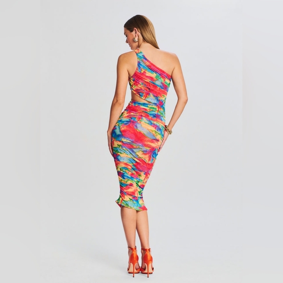 13. SER.O.YA IMANI CUTOUT MIDI DRESS IN ABSTRACT PALM - Picture 4 of 9
